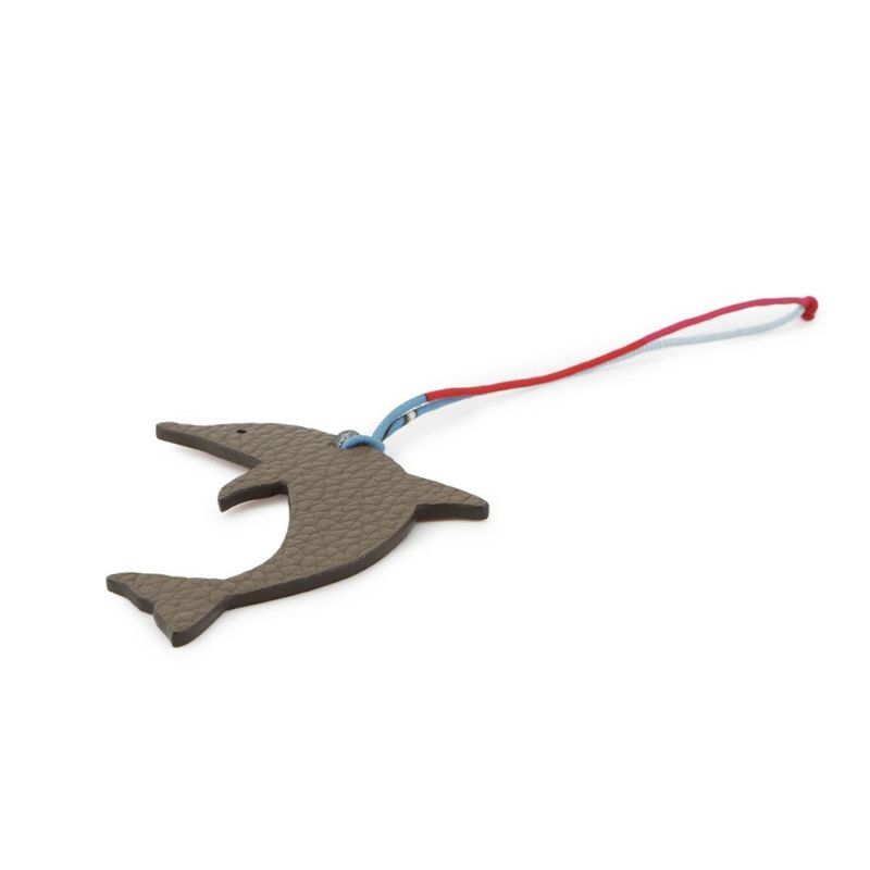 エルメス バッグチャーム プティアッシュ イルカ エトゥープ/ルージュカザック トリヨンクレマンス/エプソン