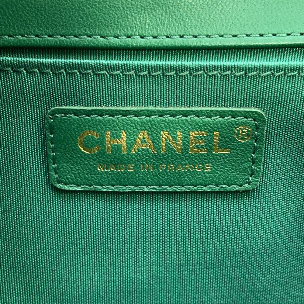 シャネル チェーンショルダーバッグ ボーイシャネル ラムスキン A67086 CHANEL バッグ