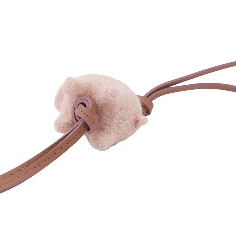 ロエベ バッグチャーム アナグラム ピグ フェルト カーフレザー C621232XBD LOEWE キーホルダー 豚 ブタ