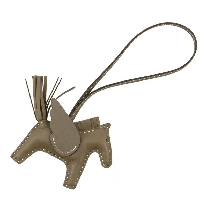 エルメス バッグチャーム ロデオPM ペガサス エトゥープ ラムスキン W刻印