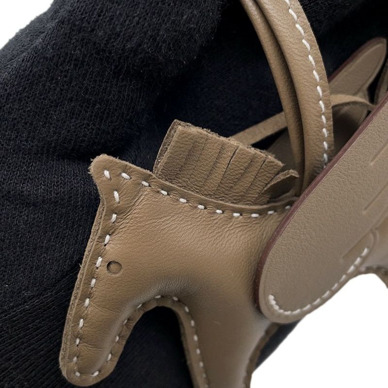 エルメス バッグチャーム ロデオPM ペガサス エトゥープ ラムスキン W刻印