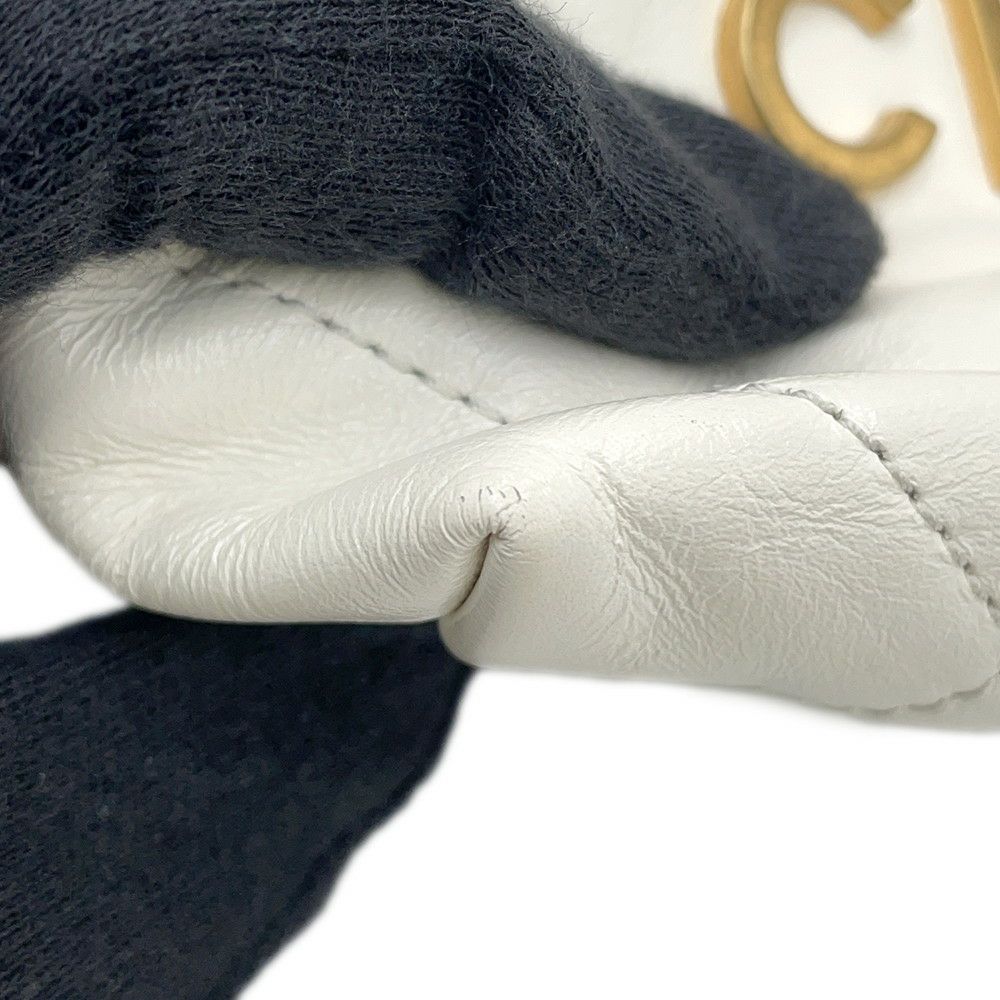 シャネル ハンドバッグ CHANEL 22 ミニ ココマーク シャイニーカーフレザー AS3980 CHANEL 2way 白