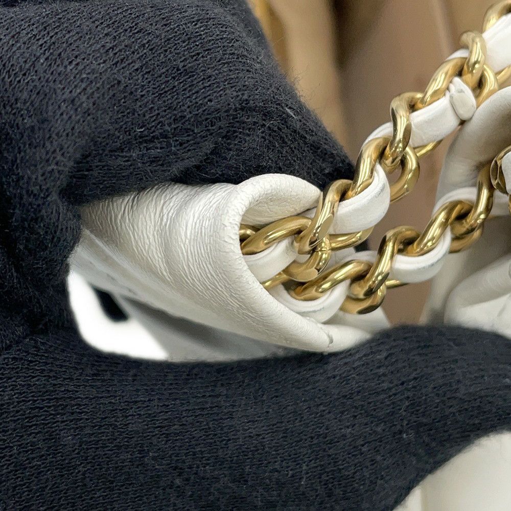 シャネル ハンドバッグ CHANEL 22 ミニ ココマーク シャイニーカーフレザー AS3980 CHANEL 2way 白