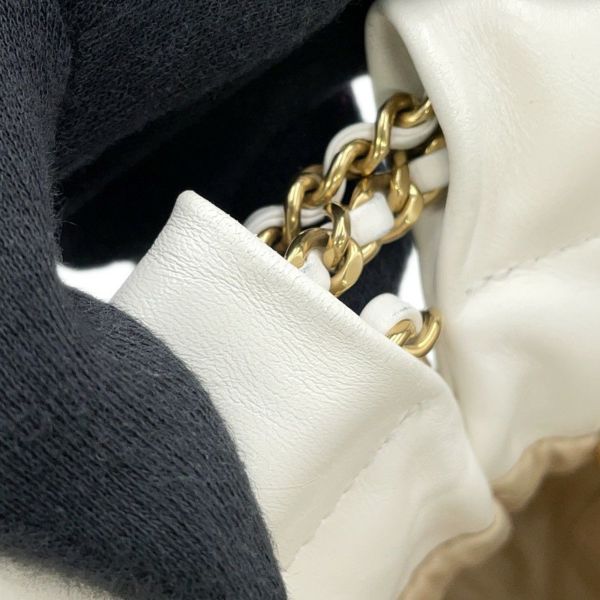 シャネル ハンドバッグ CHANEL 22 ミニ ココマーク シャイニーカーフレザー AS3980 CHANEL 2way 白