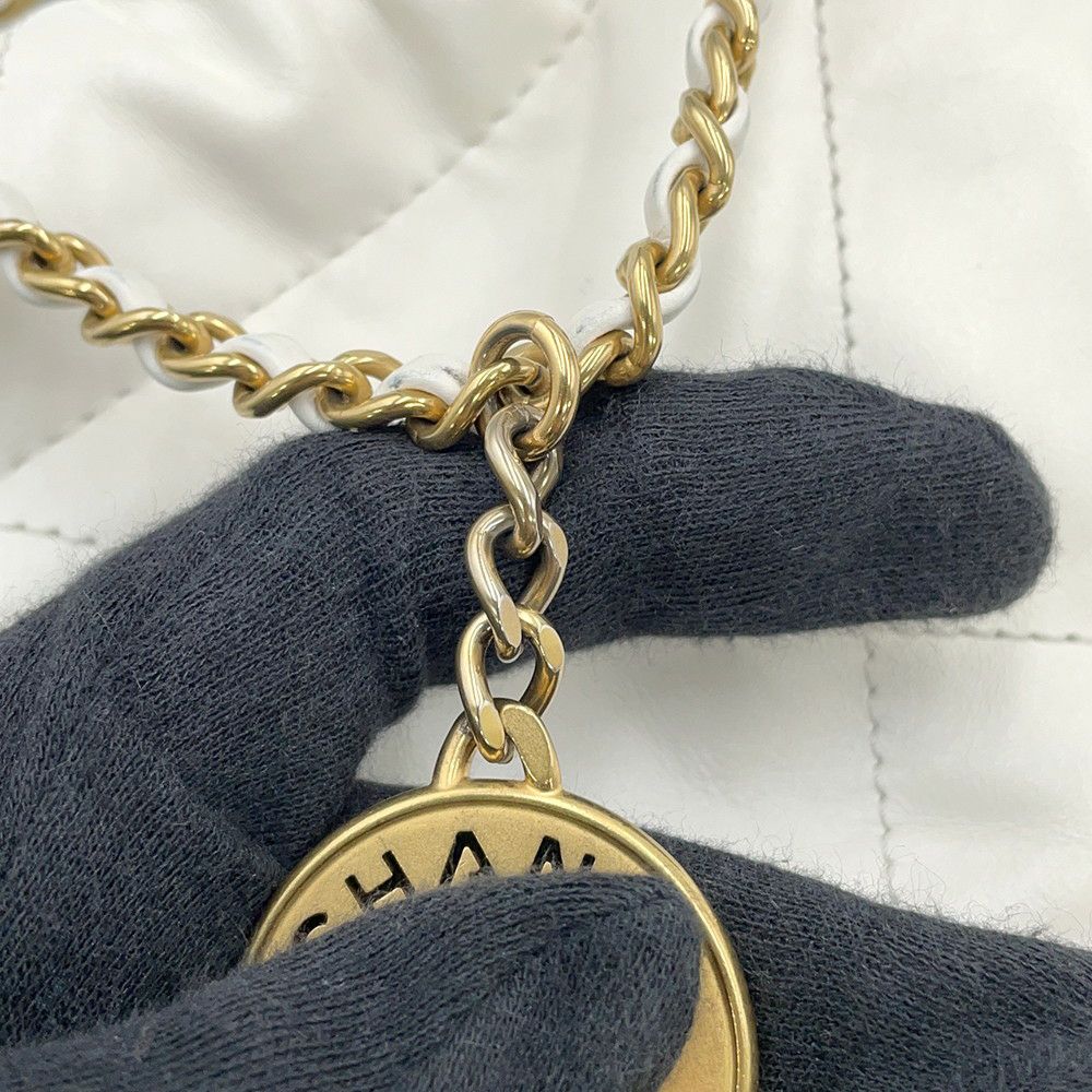 シャネル ハンドバッグ CHANEL 22 ミニ ココマーク シャイニーカーフレザー AS3980 CHANEL 2way 白