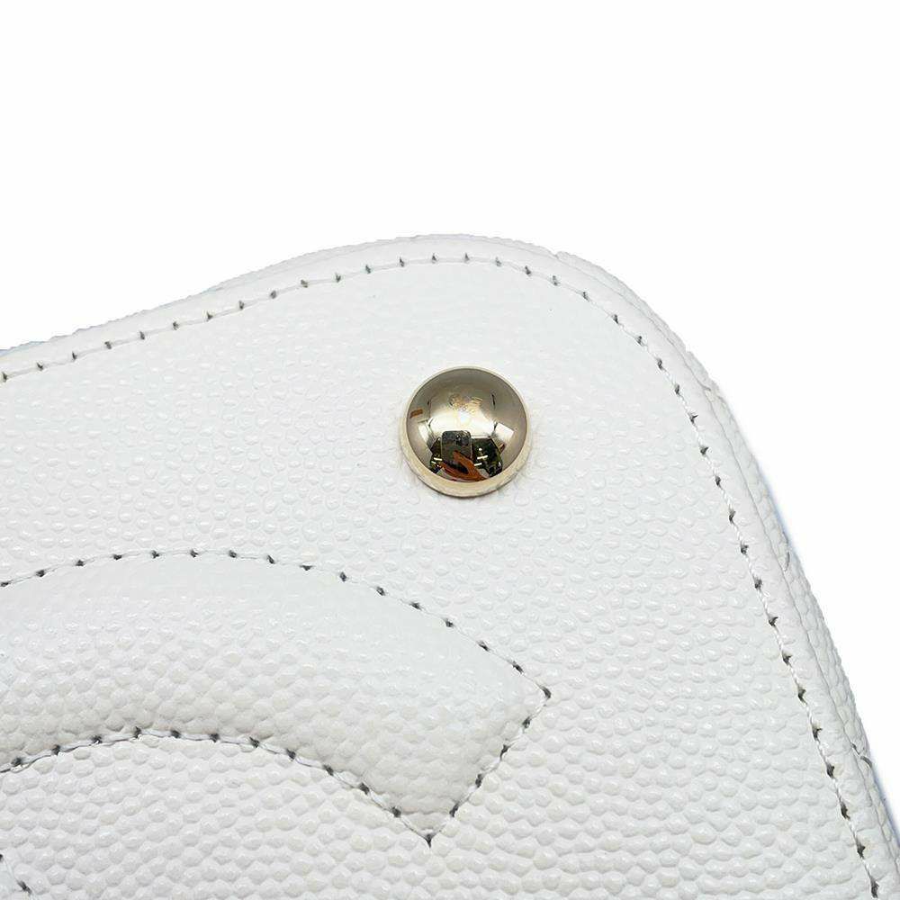 シャネル チェーンショルダーバッグ ココマーク マトラッセ バニティ キャビアスキン CHANEL バッグ 白