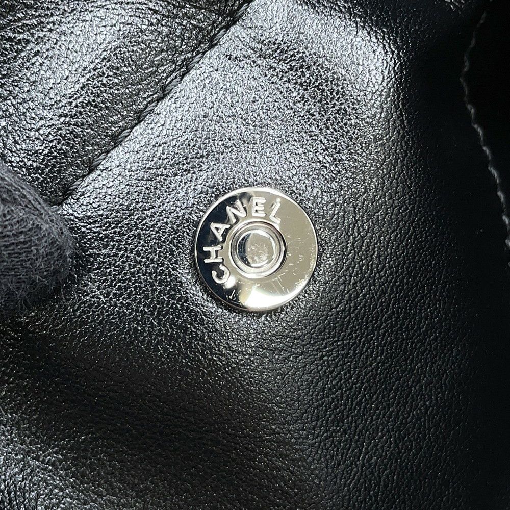 シャネル チェーンショルダーバッグ CHANEL 22 マトラッセ スモール シャイニーカーフレザー AS3261 ポーチ付き 黒