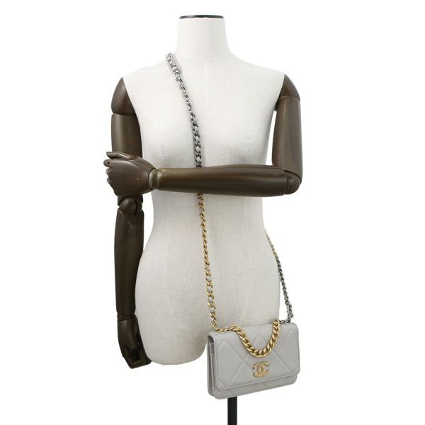 シャネル チェーンウォレット ココマーク マトラッセ シャネル19 ラムスキン AP0957 CHANEL 財布