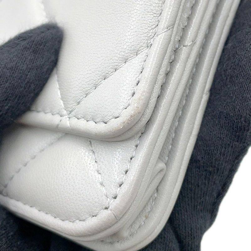 シャネル チェーンウォレット ココマーク マトラッセ シャネル19 ラムスキン AP0957 CHANEL 財布