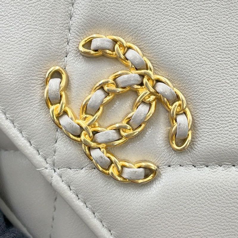 シャネル チェーンウォレット ココマーク マトラッセ シャネル19 ラムスキン AP0957 CHANEL 財布