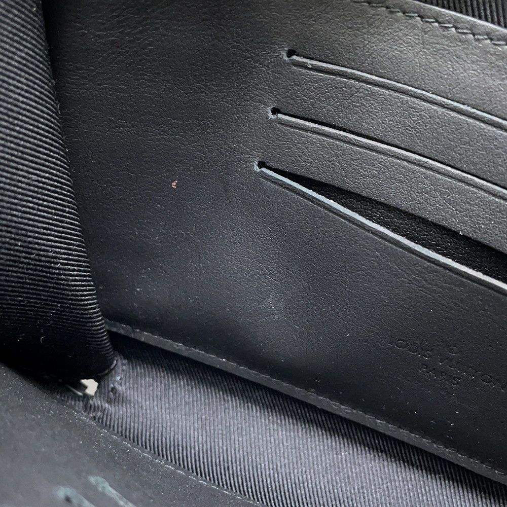 ルイヴィトン ショルダーバッグ グレインカーフレザー アルファ・ウェアラブル ウォレット M59161 LOUIS VUITTON 黒 ブラック