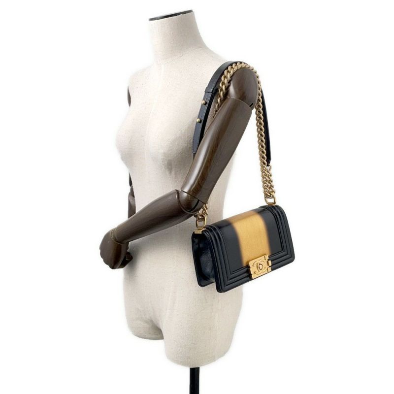 シャネル チェーンショルダーバッグ ボーイシャネル スモール レザー ココマーク ライン A67085 BOY CHANEL バッグ 黒