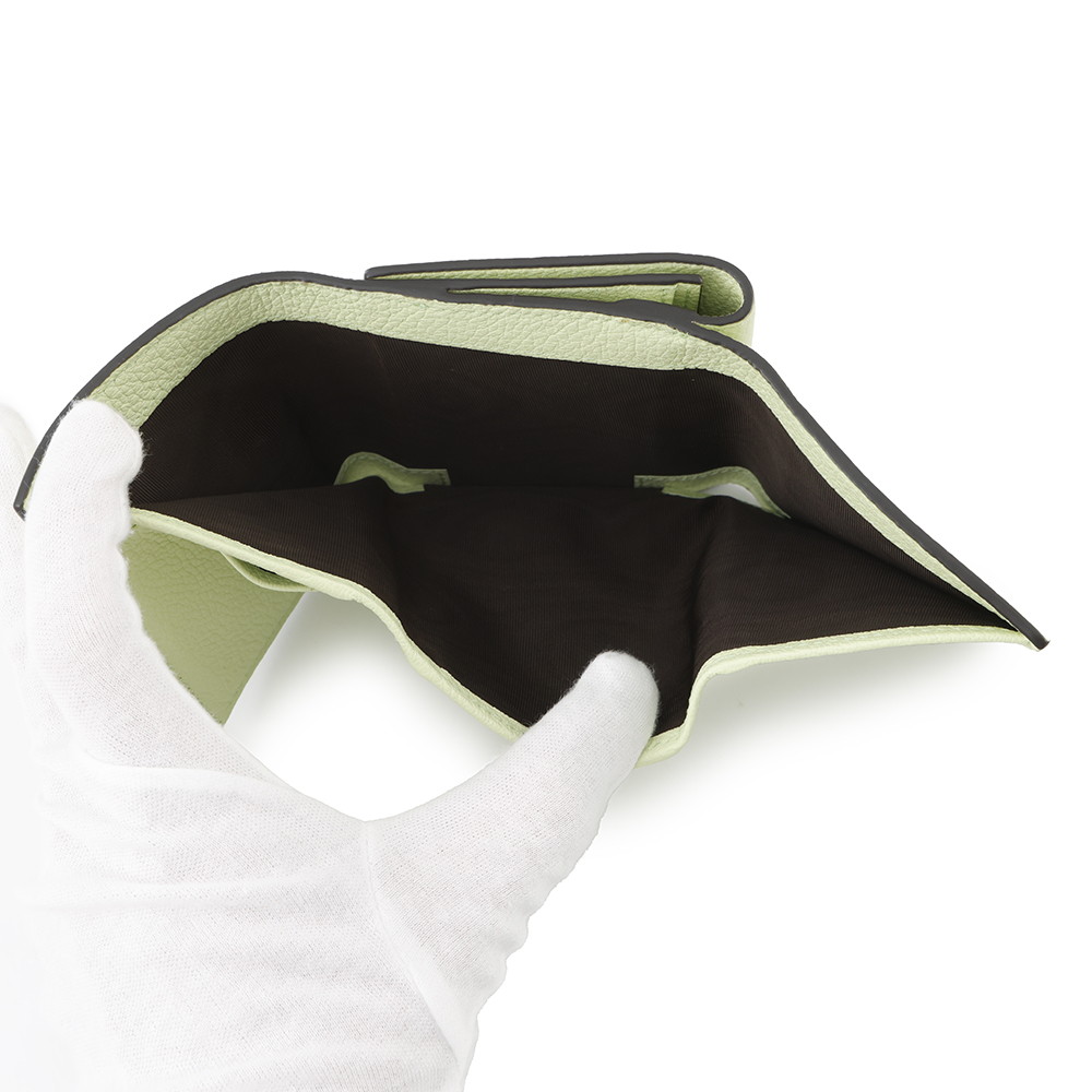 グッチ 三つ折り財布 エンボスロゴ コンパクトウォレット レザー 731694 GUCCI 財布