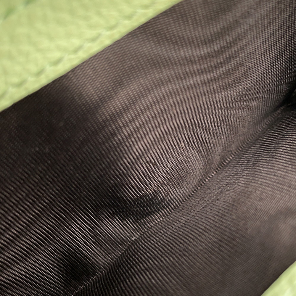 グッチ 三つ折り財布 エンボスロゴ コンパクトウォレット レザー 731694 GUCCI 財布