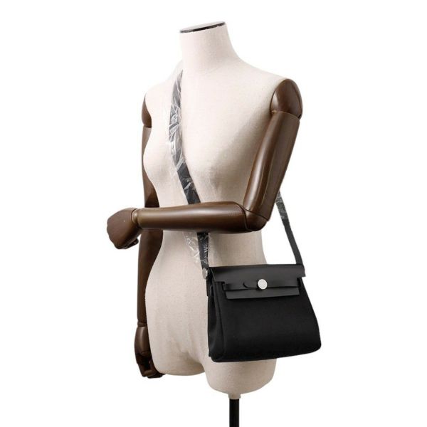 エルメス ショルダーバッグ エールバッグジップ ミニ ブラック/シルバー金具 トワルミリタリー/ヴァッシュハンター W刻印 黒