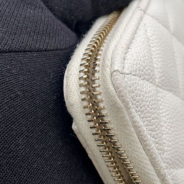 シャネル コインケース マトラッセ ココマーク キャビアスキン AP3179 フラグメント カードケース 白