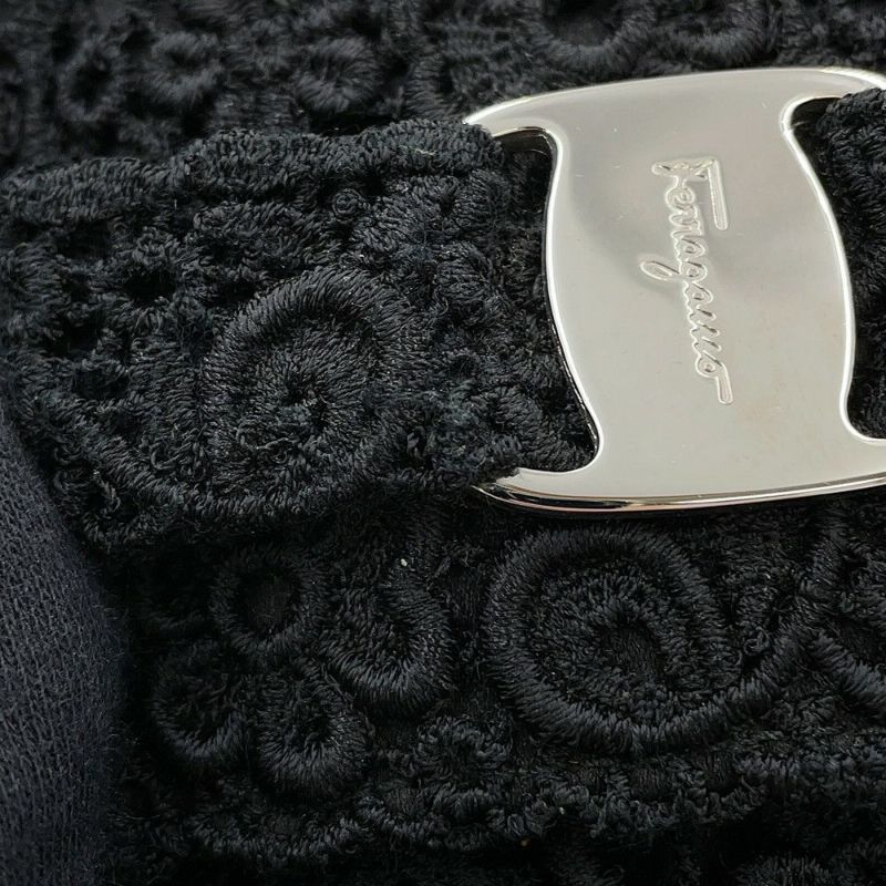 サルヴァトーレ・フェラガモ ショルダーバッグ ヴァラリボン フラワー 21D064 Ferragamo 黒