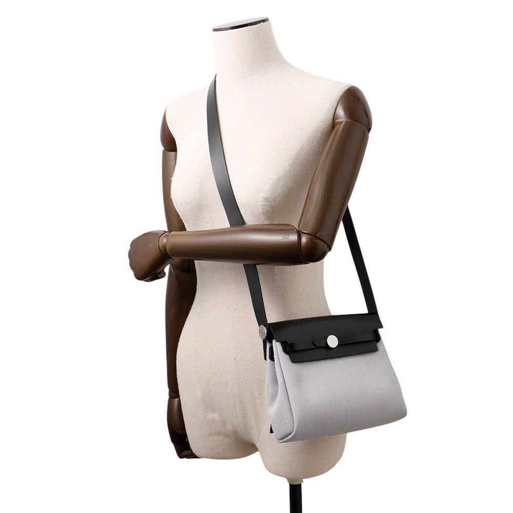 エルメス ショルダーバッグ エールバッグジップ ミニ ブラック/グリパンタン/シルバー金具 トワルミリタリー/ヴァッシュハンター K刻印 黒