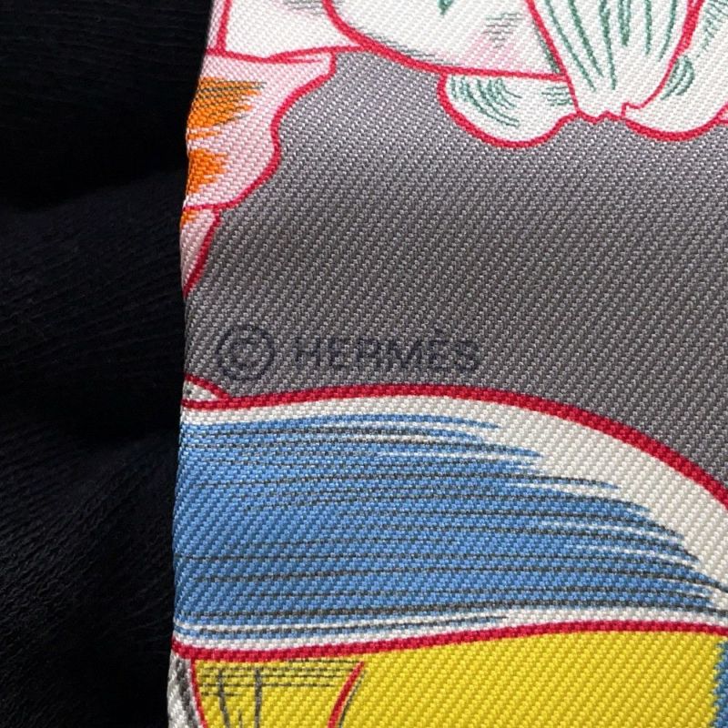 エルメス スカーフ ツイリー エルメスのドレスコード DRESS CODE HERMES シルクツイル 2021秋