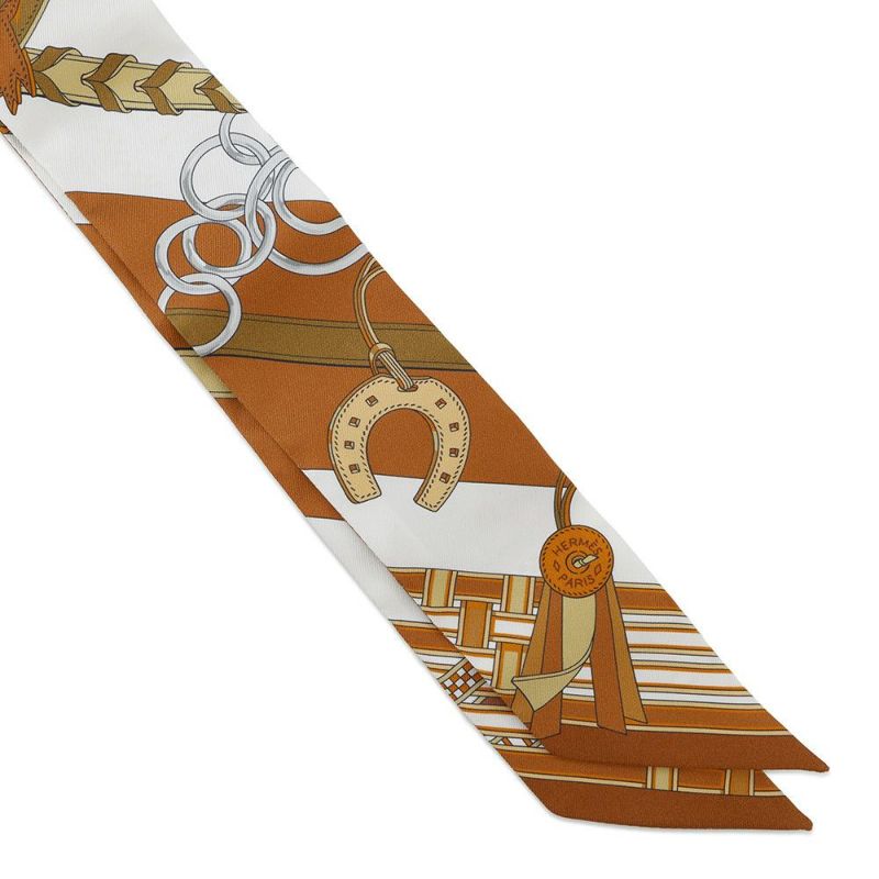 エルメス スカーフ ツイリー 馬勒とチャーム Brides et Gris-Gris HERMES シルクツイル 2023春夏