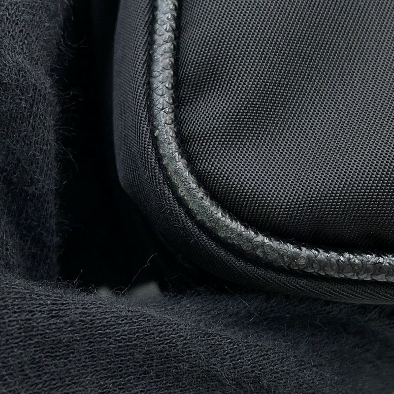 プラダ ショルダーバッグ Re-Nylon トライアングルロゴ 2VH118 PRADA 黒