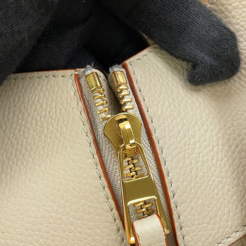 ロエベ ハンドバッグ ハンモック スモール レザー A538S35X18 LOEWE 2way