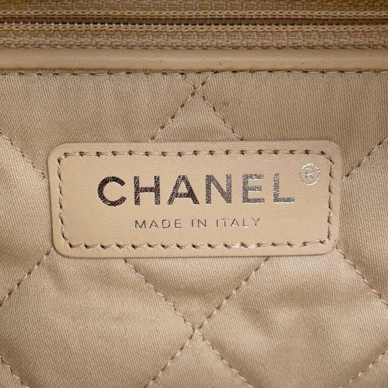 シャネル ハンドバッグ CHANEL 22 マトラッセ スモール シャイニーカーフ AS3260 CHANEL ポーチ付き 白