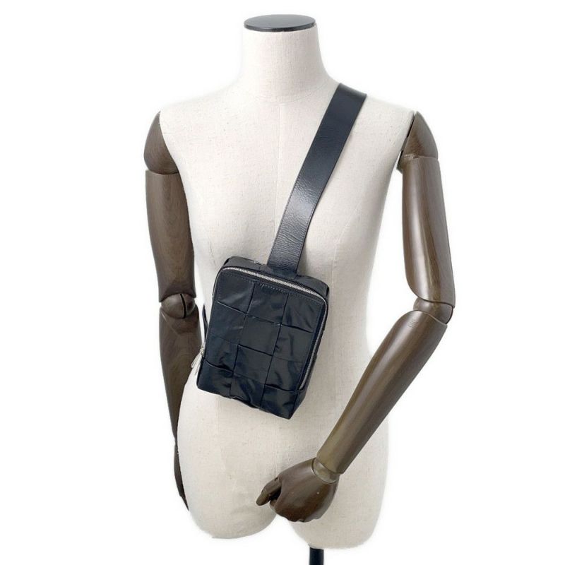 ボッテガヴェネタ ボディバッグ マキシイントレチャート カセット ミニスリングバッグ 701366 BOTTEGA VENETA 黒