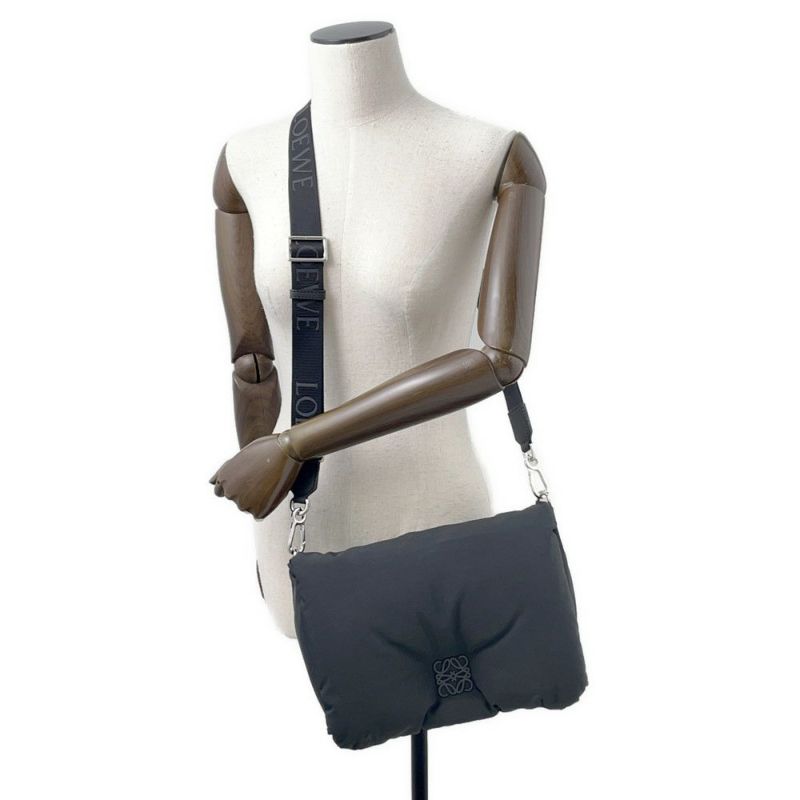 ロエベ ショルダーバッグ ゴヤ GOYA パファー メッセンジャーバッグ ナイロン B896G22X01 LOEWE 黒