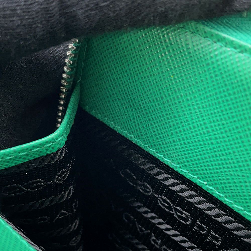 プラダ ショルダーバッグ トライアングル スマホショルダー サフィアーノ 2ZH126 PRADA