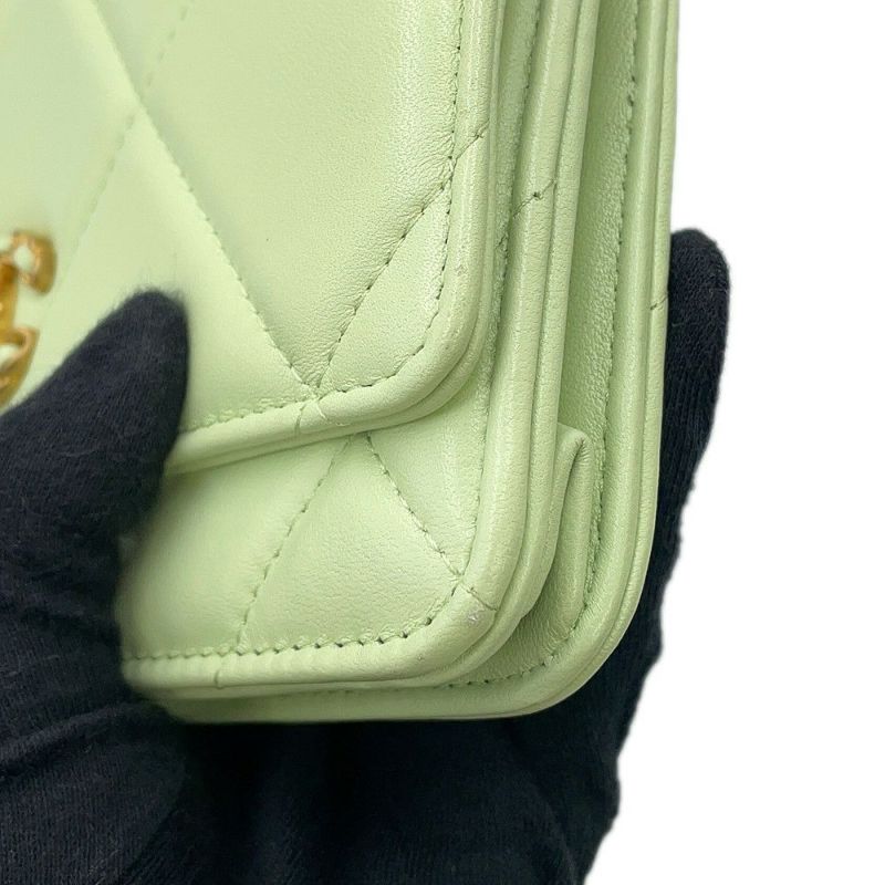 シャネル チェーンウォレット ココマーク マトラッセ シャネル19 キルティング ラムスキン AP0957 CHANEL 財布