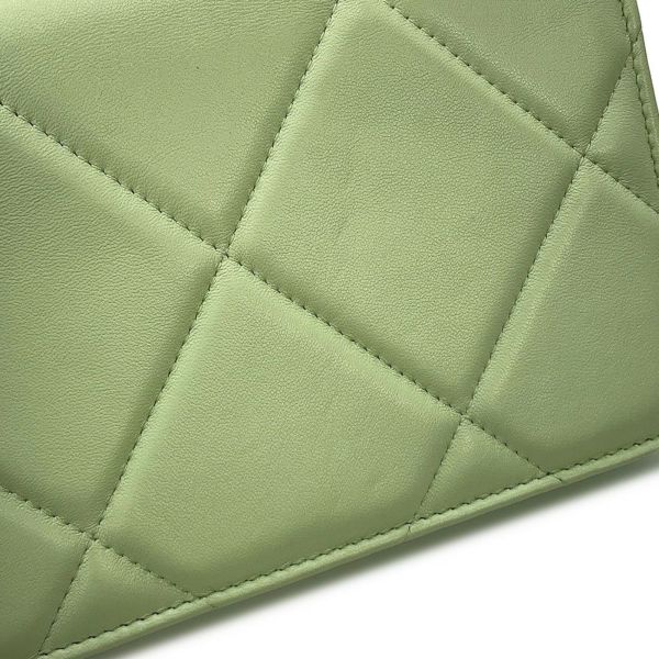 シャネル チェーンウォレット ココマーク マトラッセ シャネル19 キルティング ラムスキン AP0957 CHANEL 財布