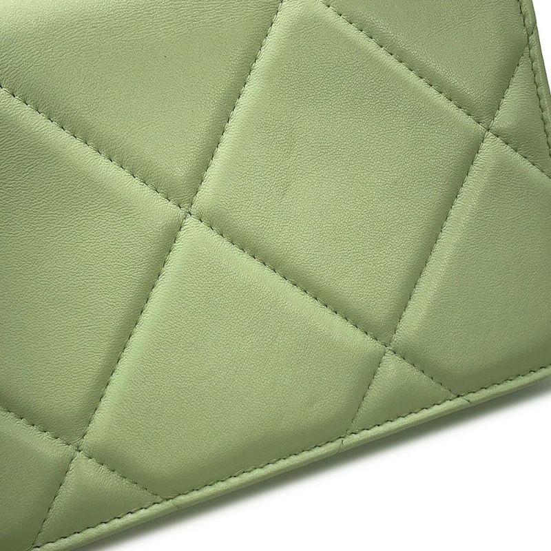 シャネル チェーンウォレット ココマーク マトラッセ シャネル19 キルティング ラムスキン AP0957 CHANEL 財布