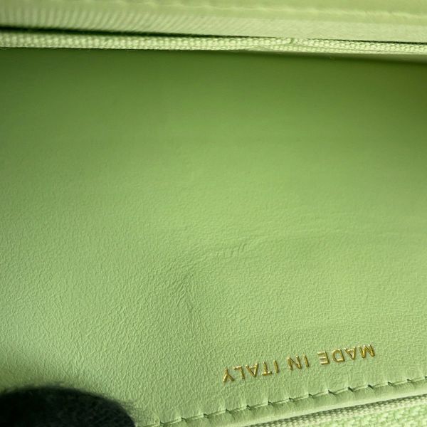 シャネル チェーンウォレット ココマーク マトラッセ シャネル19 キルティング ラムスキン AP0957 CHANEL 財布