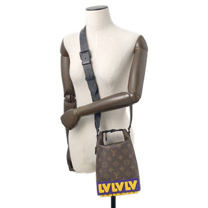 ルイヴィトン ショルダーバッグ モノグラム/LVラバー クルーザー・メッセンジャー M57966 LOUIS VUITTON メンズ 黒 ブラック