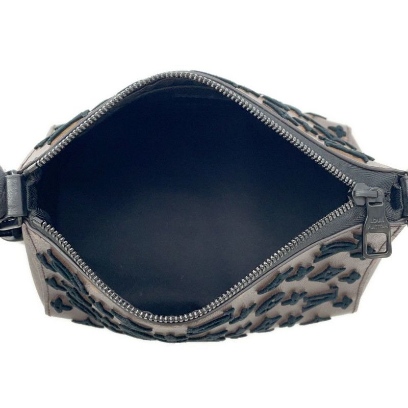 ルイヴィトン ショルダーバッグ モノグラム・タフタージュ トリアングル・メッセンジャーバッグ M45070 ブラック 黒