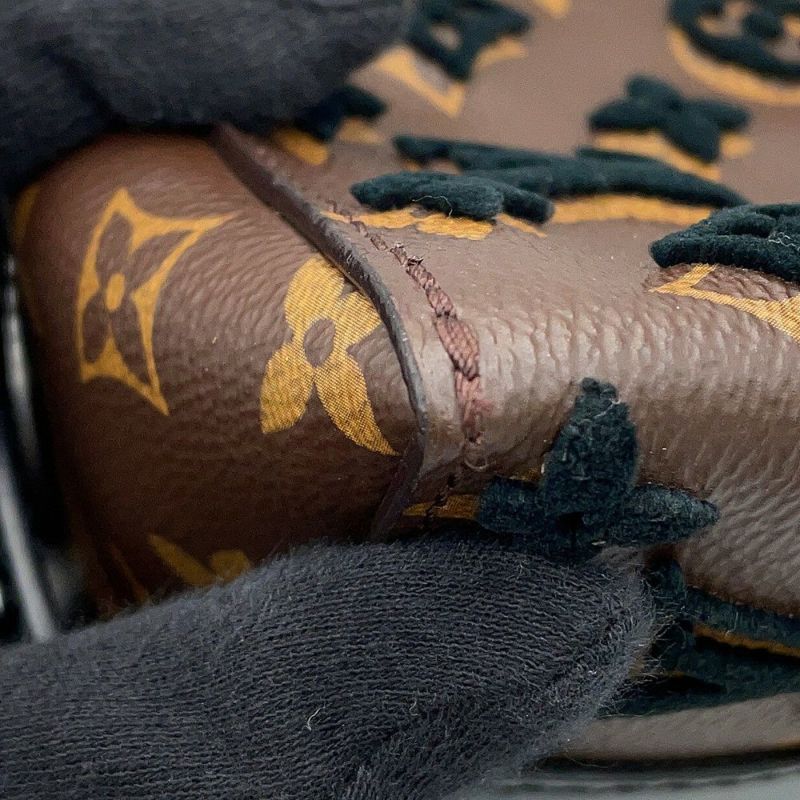 ルイヴィトン ショルダーバッグ モノグラム・タフタージュ トリアングル・メッセンジャーバッグ M45070 ブラック 黒