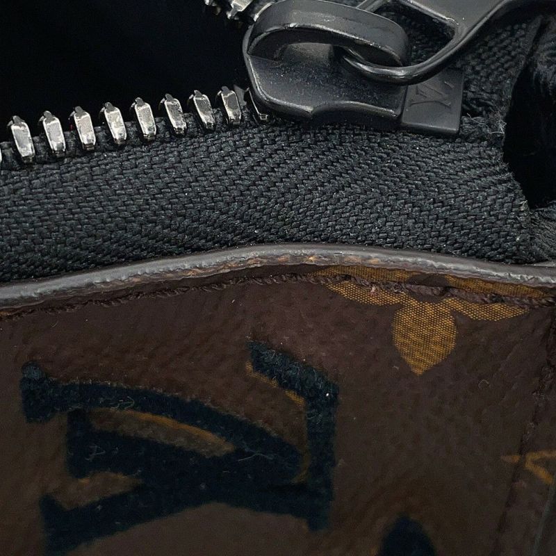 ルイヴィトン ショルダーバッグ モノグラム・タフタージュ トリアングル・メッセンジャーバッグ M45070 ブラック 黒