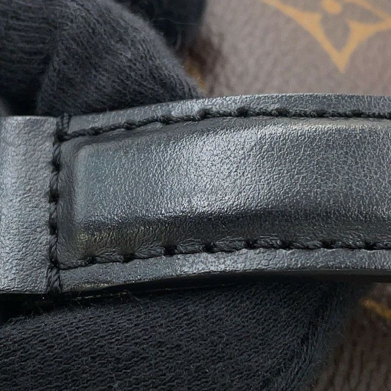 ルイヴィトン ショルダーバッグ モノグラム・タフタージュ トリアングル・メッセンジャーバッグ M45070 ブラック 黒