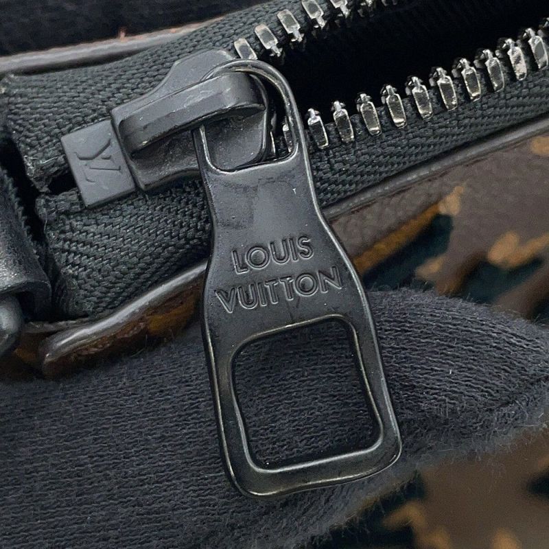 ルイヴィトン ショルダーバッグ モノグラム・タフタージュ トリアングル・メッセンジャーバッグ M45070 ブラック 黒