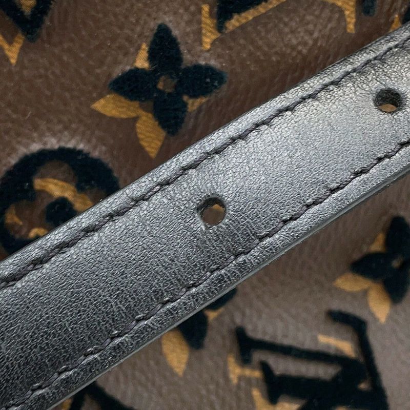 ルイヴィトン ショルダーバッグ モノグラム・タフタージュ トリアングル・メッセンジャーバッグ M45070 ブラック 黒