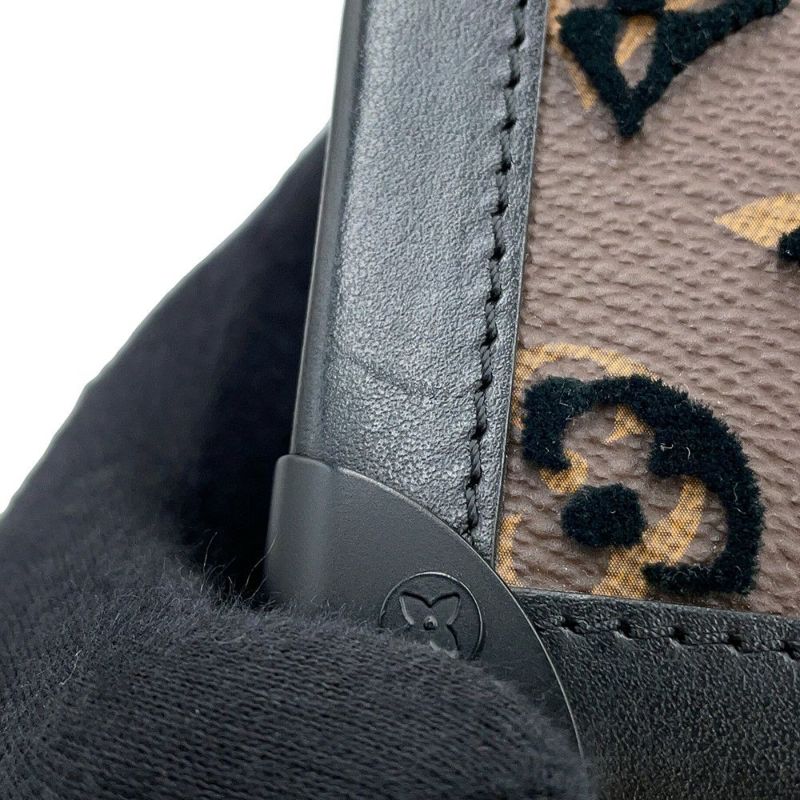 ルイヴィトン ショルダーバッグ モノグラム・タフタージュ ヴァーティカル・ソフトトランク M45044 黒 ブラック