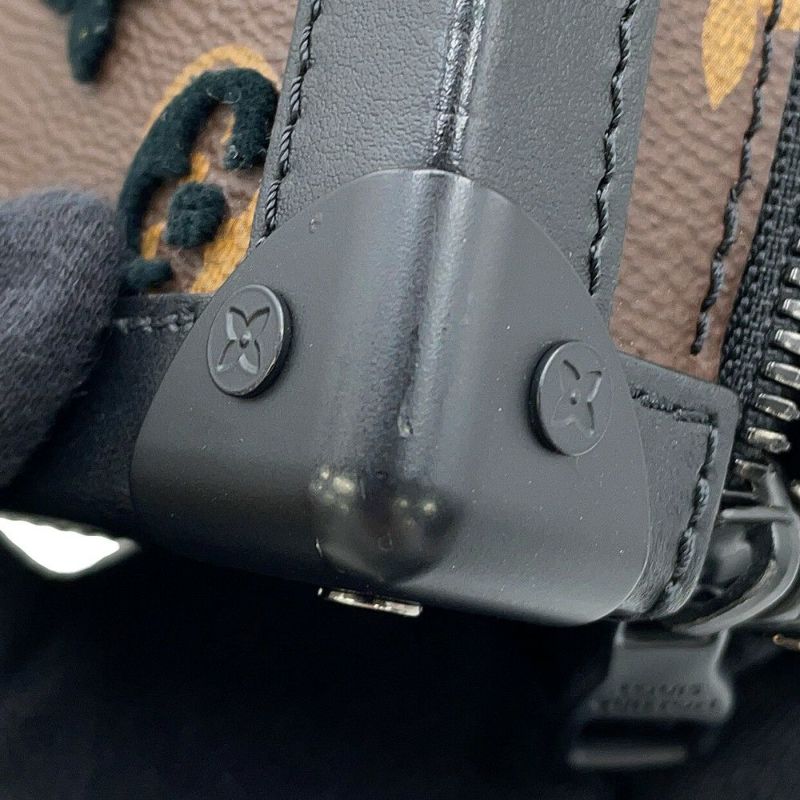 ルイヴィトン ショルダーバッグ モノグラム・タフタージュ ヴァーティカル・ソフトトランク M45044 黒 ブラック