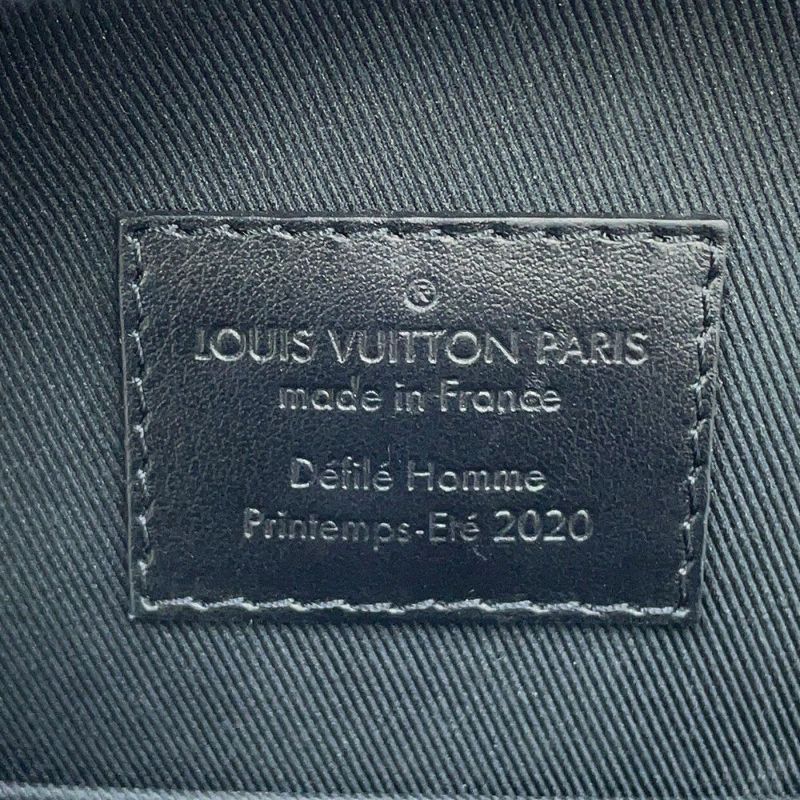 ルイヴィトン ショルダーバッグ モノグラム・タフタージュ ヴァーティカル・ソフトトランク M45044 黒 ブラック