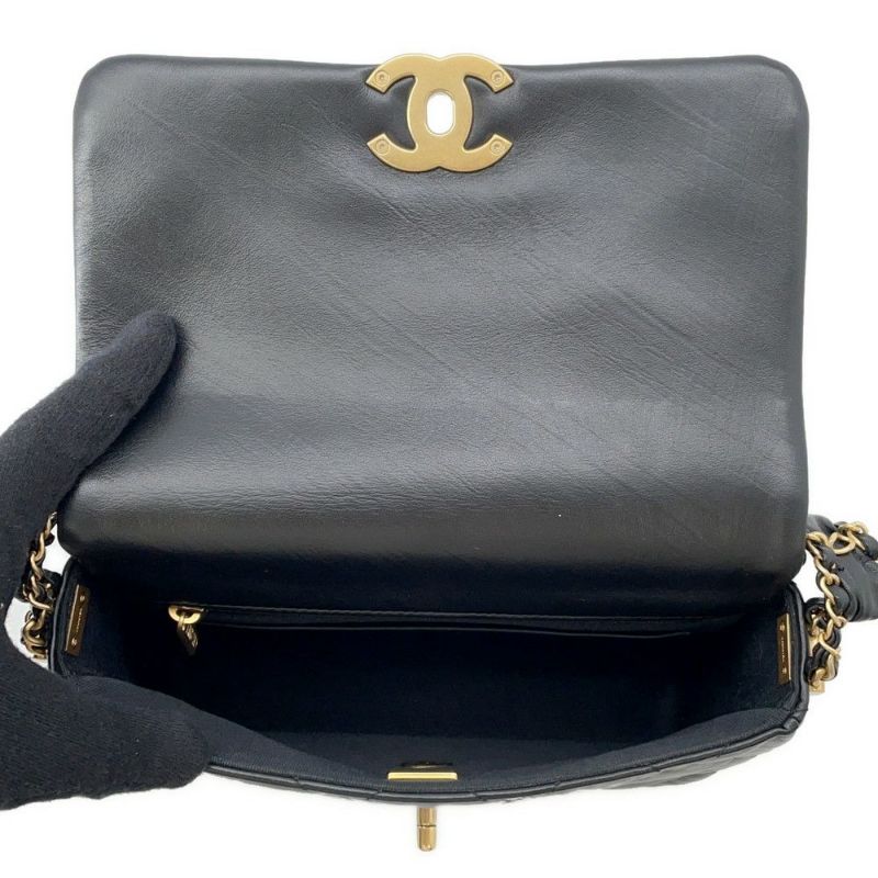 シャネル チェーンショルダーバッグ マトラッセ ココマーク シャネル19 レザー CHANEL 黒