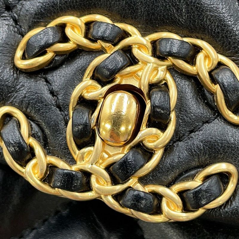 シャネル チェーンショルダーバッグ マトラッセ ココマーク シャネル19 レザー CHANEL 黒