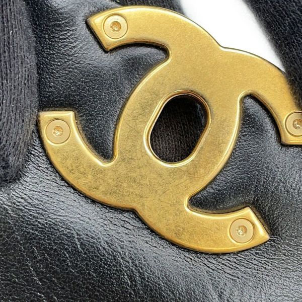 シャネル チェーンショルダーバッグ マトラッセ ココマーク シャネル19 レザー CHANEL 黒