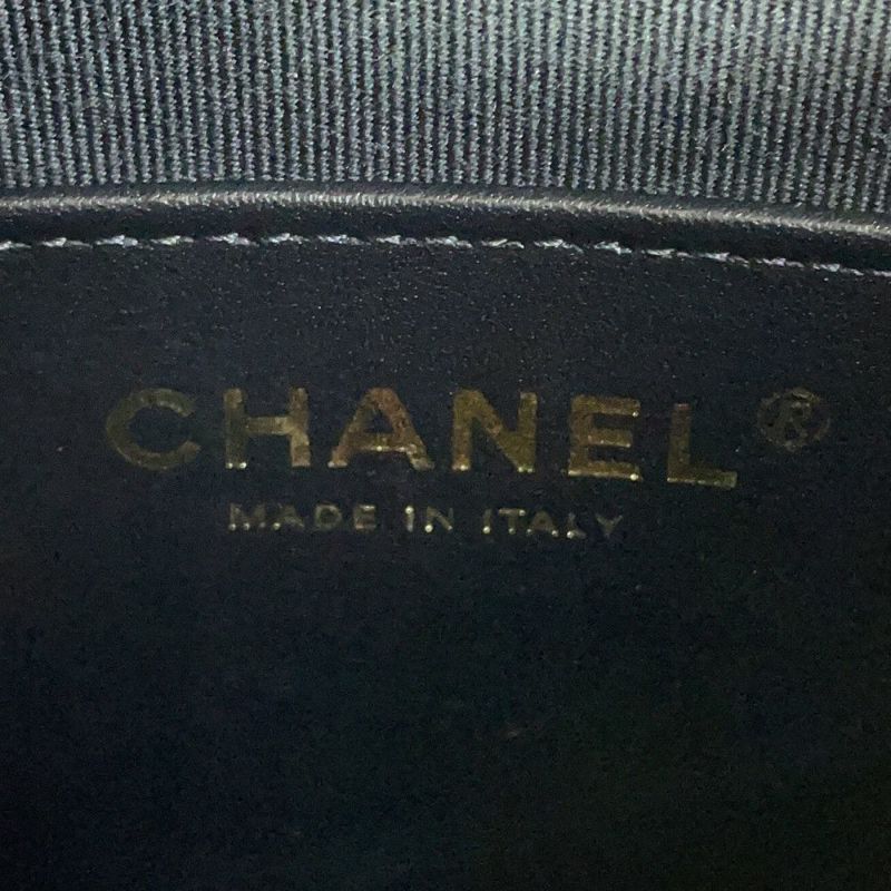 シャネル チェーンショルダーバッグ マトラッセ ココマーク シャネル19 レザー CHANEL 黒