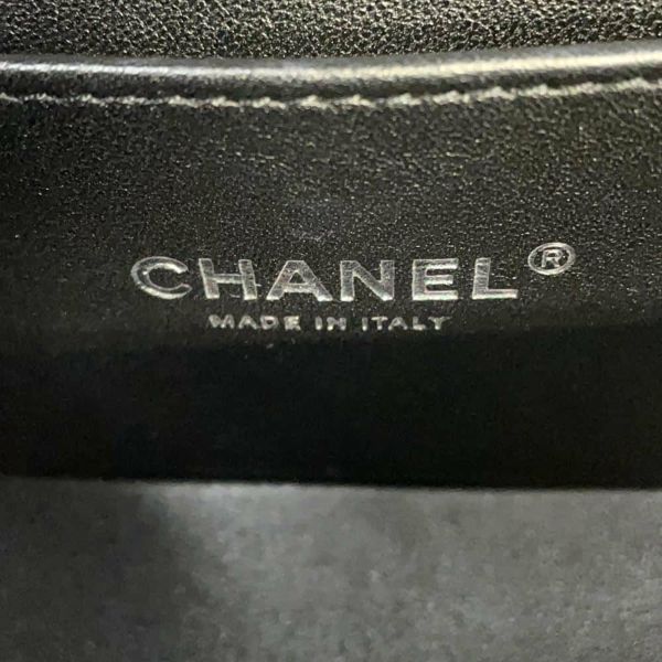 シャネル チェーンショルダーバッグ ボーイシャネル スモール マトラッセ ココマーク キャビアスキン A67085 BOY CHANEL 黒