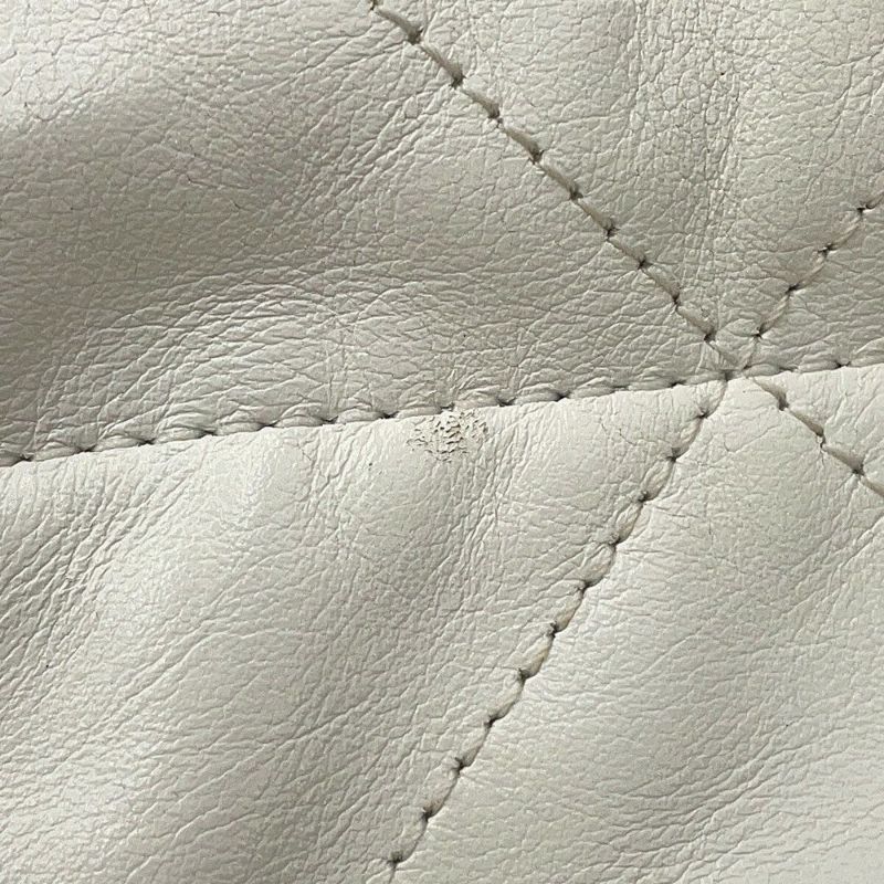 シャネル ハンドバッグ CHANEL 22 ミニ ココマーク シャイニーカーフレザー AS3980 CHANEL 2way 白